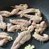 夏バテ予防！せせりとズッキーニのガリバタレモン醤油炒めの工程2