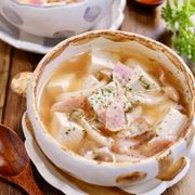 何度も食べたい『ベーコンとしめじと豆腐のコンソメ醤油スープ』