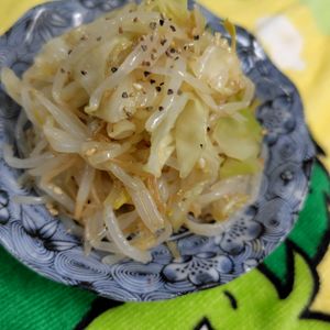 コスモスの作ってみた!投稿(レンジで5分！【もやし×キャベツ旨ダレナムル】やみつき副菜♩)