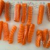 刺身用で簡単！サーモンスティックレモン味噌マヨ添えの下準備