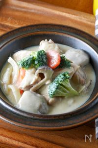 【ねっとり里芋が美味しい】豆乳と米粉のチキンシチュー