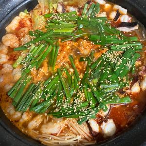 あっこの作ってみた!投稿(ナッコプセ(たことホルモンと海老の旨辛鍋))