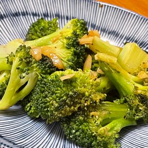 michuの作ってみた!投稿(うま味たっぷり🤤ブロッコリーのにんにく酒蒸し🥦😋🥦)