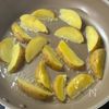 【魅惑のコンソメポテト】カリっほくっ！家族がハマる味♪の工程3