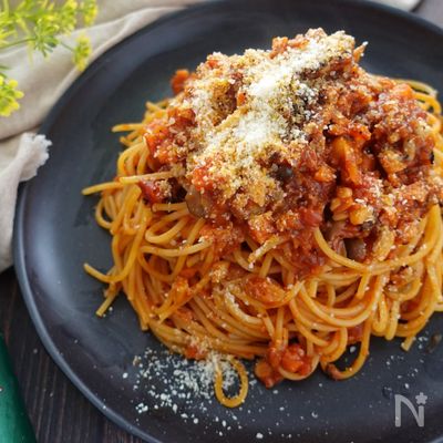 秋の味覚！肉を使わないキノコのミートソースパスタ