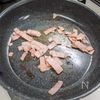 千切りキャベツとピザ用チーズで作る「シャキッとオムレツ」の下準備