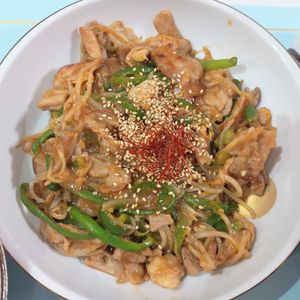 milkの作ってみた!投稿(行列の中華屋さんの🍚シャキシャキ大盛りもやしの青椒肉絲🤩)