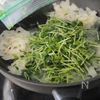 れんこんと豆苗のおかかツナマヨサラダの工程2
