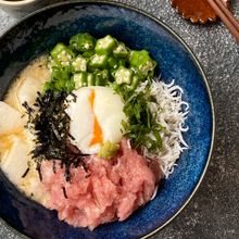 マグロとしらすの山かけ丼ぶり
