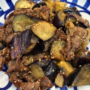 とーるじーじの作ってみた!投稿(なすと牛こまのごま味噌炒め【なすはレンジで加熱】)