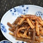こんにゃくと竹輪の韓国風ピリ辛炒め