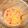 【トマトとチーズのだし巻き卵】和と洋の中間な味わい！の工程1