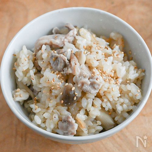 こま切れ肉でOK!豚肉ときのこの炊き込みごはん