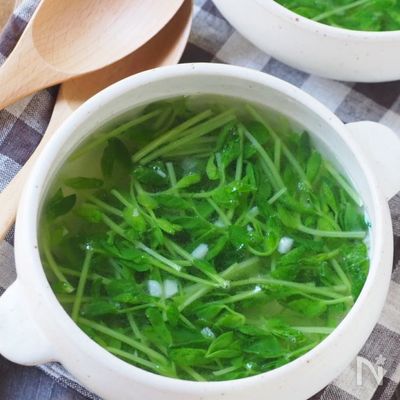 安くて簡単♡豆苗とにんにくのスープ