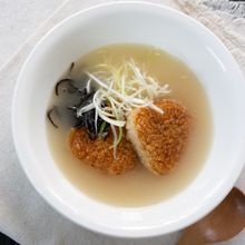 鶏だしの旨味！焼きおにぎり茶漬け
