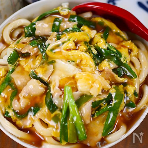 行列のうどん屋さんの🍜とろとろニラ玉あんかけうどん🤩
