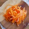 レンジでかんたん。にんじんの皮のキャロットラペの工程1