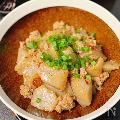 【こんにゃくの豚そぼろぴり辛味噌炒め】旨辛味噌でご飯が進む！