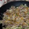 【ワンパンde蒸すだけ】豚バラキャベツの味噌チーズ蒸しの工程3