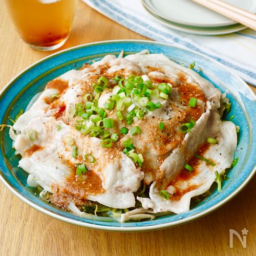 【豚もやしうま辛蒸し】レンチン1発で完成♪