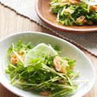 鮭と豆苗のレモンオリーブ和えサラダ。