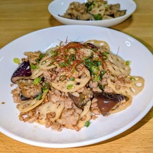 joe sanの作ってみた!投稿(【焼きれんこんとなすの肉味噌炒め】シャキっとろ食感♡)
