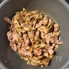 豚こまと舞茸《にんにく麺つゆバター炒め》の工程3