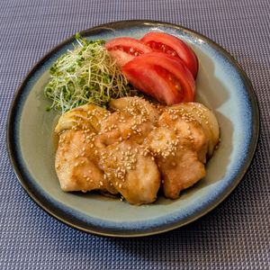 𝔂𝓾𝓶𝓲🍓の作ってみた!投稿(ごろっと玉ねぎと鶏肉の甘辛ガーリックソテー)