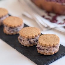 レッドキドニー発酵あんこで♪きなこクッキーのあんバターサンド