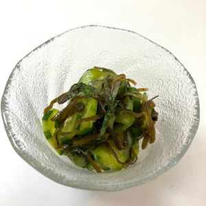 (・∀・)コロンの作ってみた!投稿(夏の涼しい簡単副菜🎐きゅうりと大葉の塩昆布和え😋🥒)