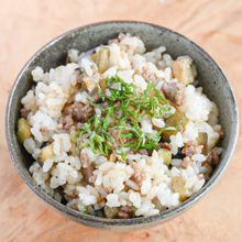 育ち盛りの子どもも喜ぶ！豚ひき肉とナスのスタミナ混ぜごはん