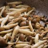 【冷凍作り置き】鶏としめじの洋風炒めの工程2