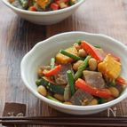 こんにゃく入り　大豆と彩り野菜のごま味噌炒め