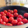 【チキンとまとチーズ】トマトをつぶすだけでソースが完成🍅✨の工程1