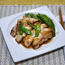 タラと絹さやのバターポン酢炒め