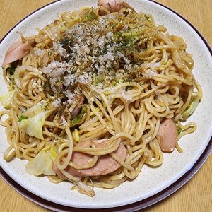 ナムディの作ってみた!投稿(1食約92円！魚肉ソーセージdeシンプル焼きそば)