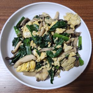 とももの作ってみた!投稿(【きのことほうれん草の卵炒め】パパッと作れる+1品副菜♪)