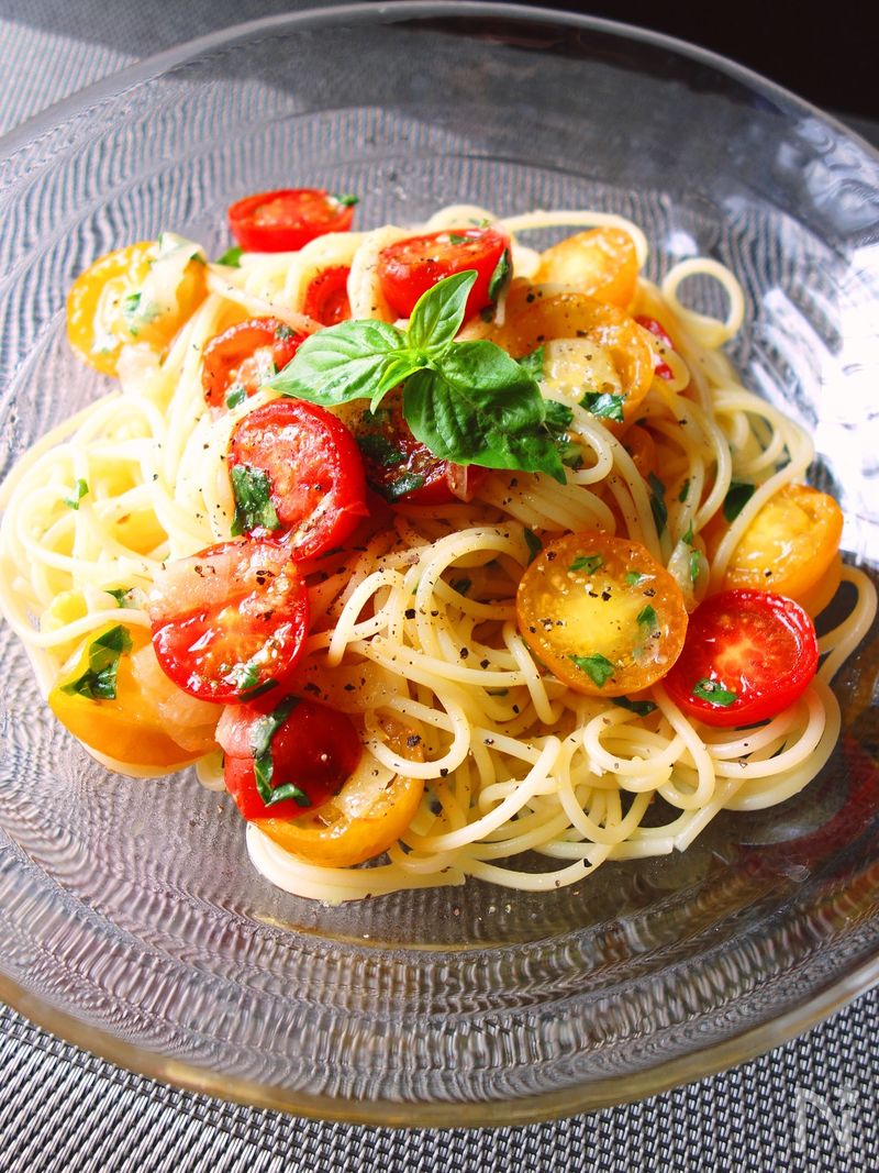 トマト、バジル、フェタチーズのサラダのレシピ