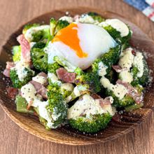 茹でずに絶品！【ブロッコリーの焼きシーザーサラダ】