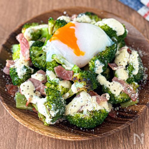 茹でずに絶品!【ブロッコリーの焼きシーザーサラダ】
