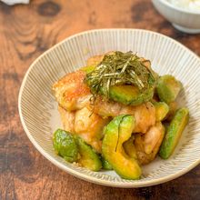 ご飯が進む！アボカドの柚子胡椒マヨチキン