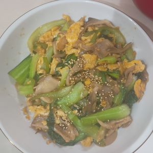 milkの作ってみた!投稿(青梗菜と舞茸のふんわり卵炒め)