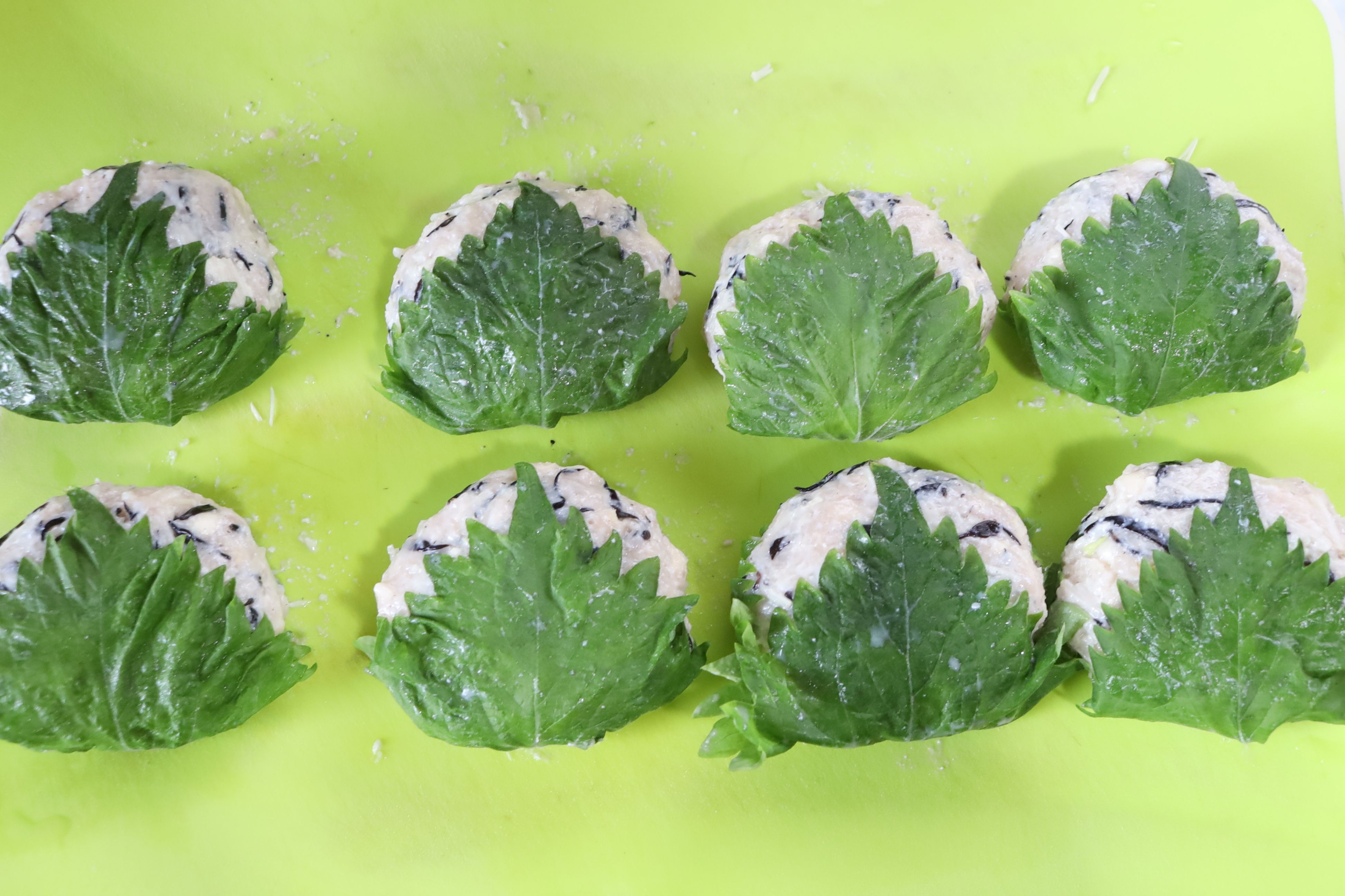 栄養爆弾！【ひじきとえのきのお豆腐鶏つくね】お弁当にも◎ | レシピ