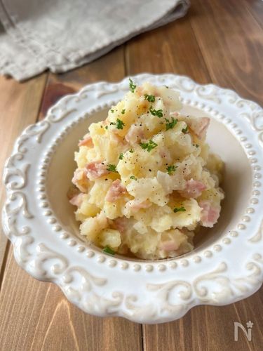 【作ってみた!で大人気】「ベーコンポテトパイ風サラダ」あの人気パイの中身をサラダに!?|みんなの推しレシピ