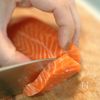 ご飯もお酒も止まらない‼︎『ネギだく漬けサーモン』の工程2