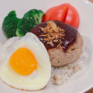 ミルクの作ってみた!投稿(サステナブル♪おからの入ったロコモコハンバーグ)