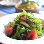 香ばしいきのことわかめのサラダ 