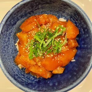 ちひろの作ってみた!投稿(〈マグロの漬け丼〉半額マグロをレンジと15分で激ウマに変身！)
