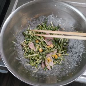 KUMIKOの作ってみた!投稿(豆苗と魚肉ソーセージのヨーグルト和え【#簡単 #栄養満点】)