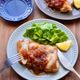 鶏肉の旨み満点！チキンステーキの玉ねぎソース添え